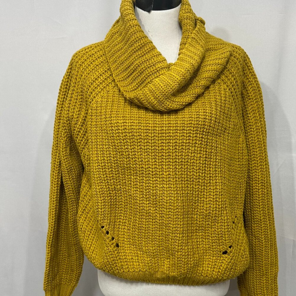 Moon & Madison Yellow Sweater Large.